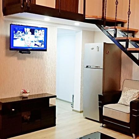 Bright And Cozy Apartment On Aghmashenebeli Avenue Tbilisi Exterior foto