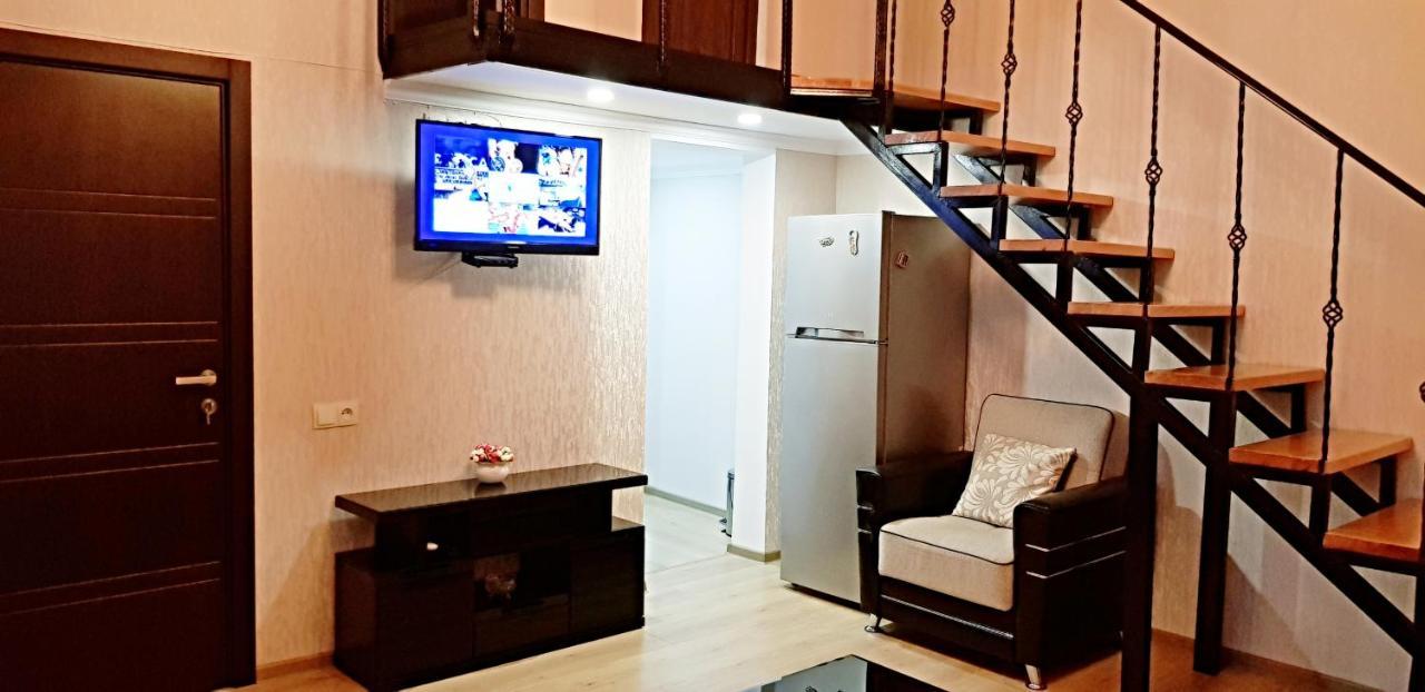 Bright And Cozy Apartment On Aghmashenebeli Avenue Tbilisi Exterior foto
