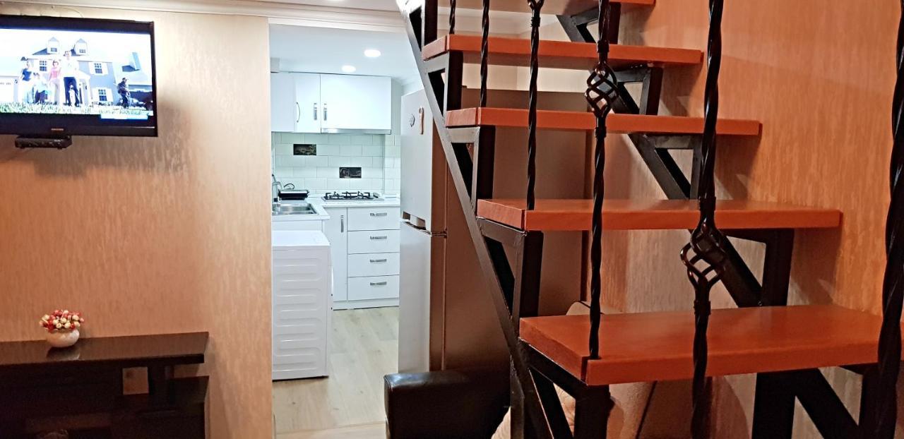 Bright And Cozy Apartment On Aghmashenebeli Avenue Tbilisi Exterior foto