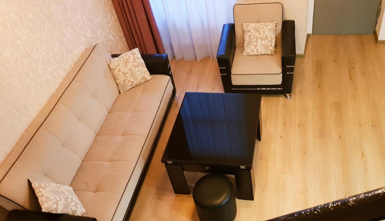 Bright And Cozy Apartment On Aghmashenebeli Avenue Tbilisi Exterior foto