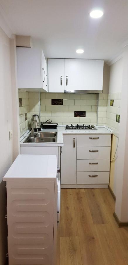 Bright And Cozy Apartment On Aghmashenebeli Avenue Tbilisi Exterior foto