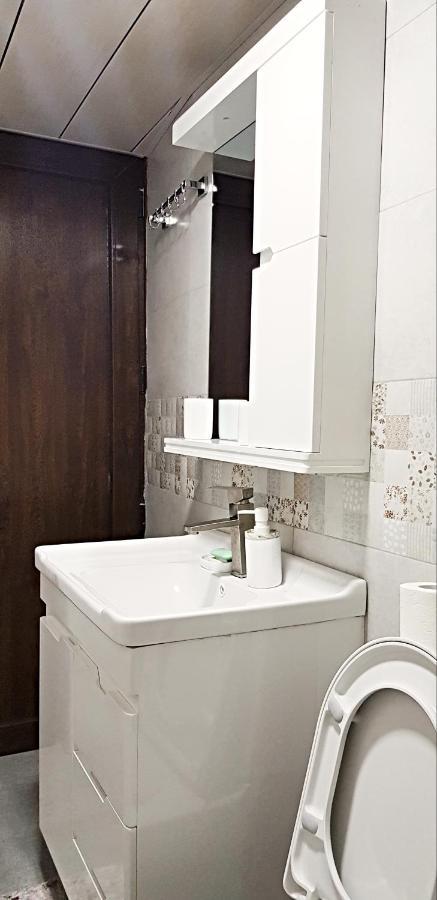 Bright And Cozy Apartment On Aghmashenebeli Avenue Tbilisi Exterior foto